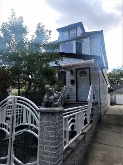 Home For Rent in South Ozone Park, New York