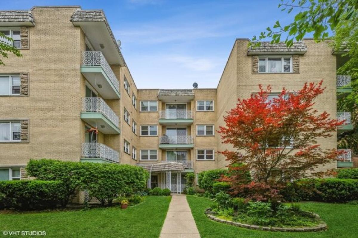Picture of Home For Sale in Evanston, Illinois, United States