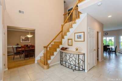 Home For Sale in Dix Hills, New York