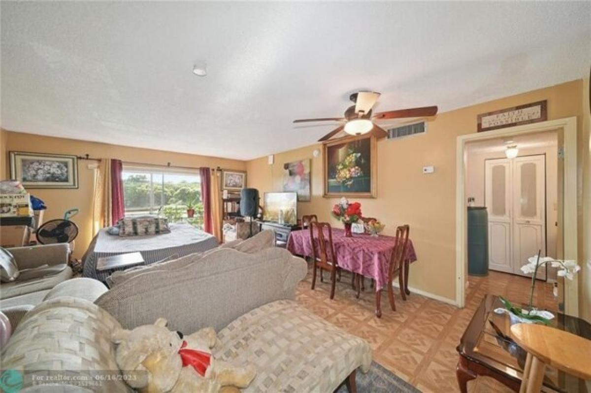 Picture of Home For Sale in Lauderdale Lakes, Florida, United States