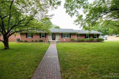 Home For Sale in Mooresville, North Carolina