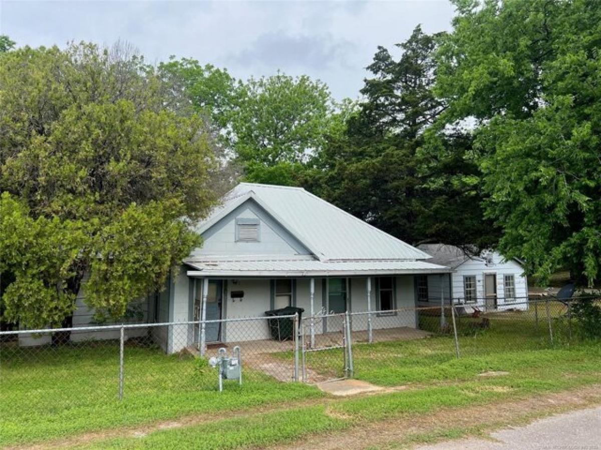 Picture of Home For Sale in Sulphur, Oklahoma, United States