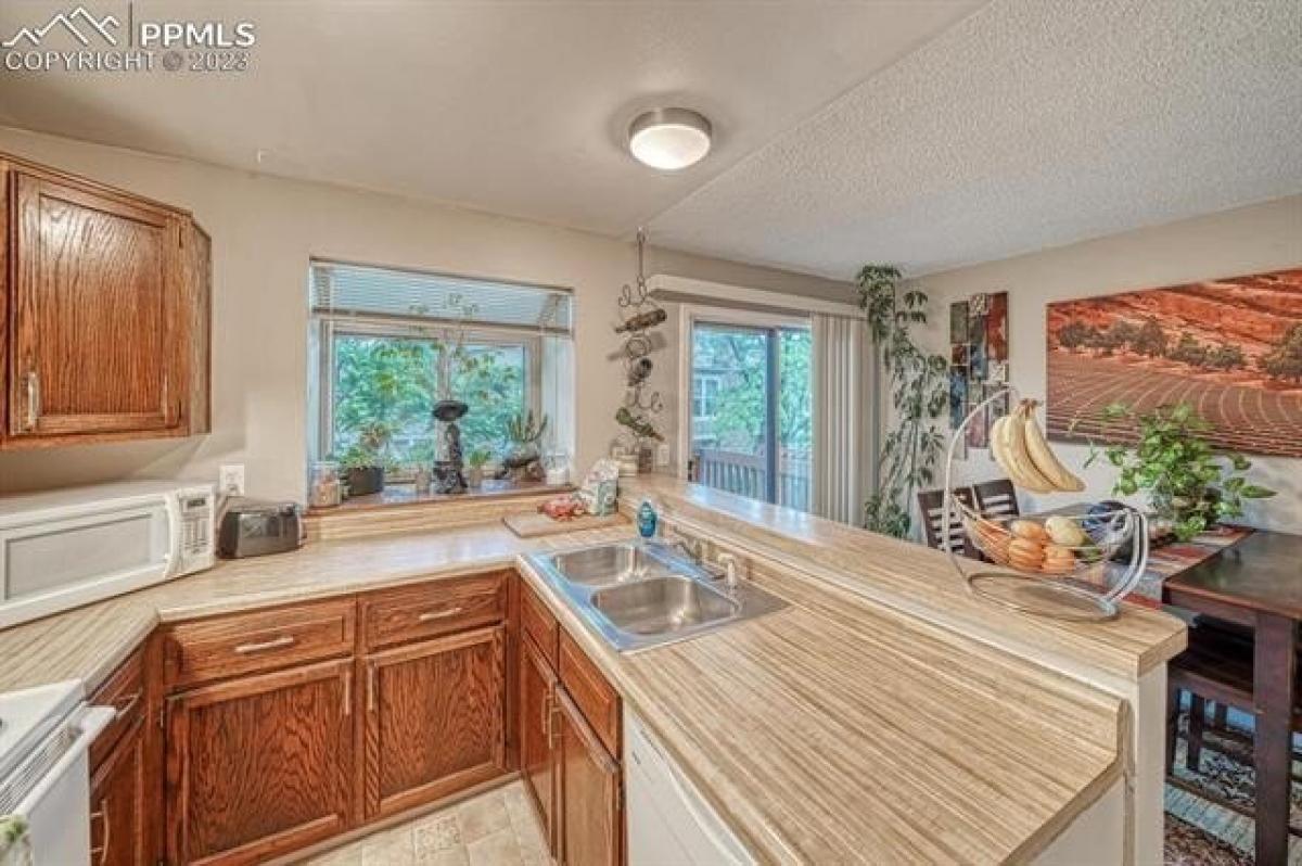 Picture of Home For Sale in Colorado Springs, Colorado, United States