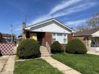 Home For Sale in Calumet City, Illinois