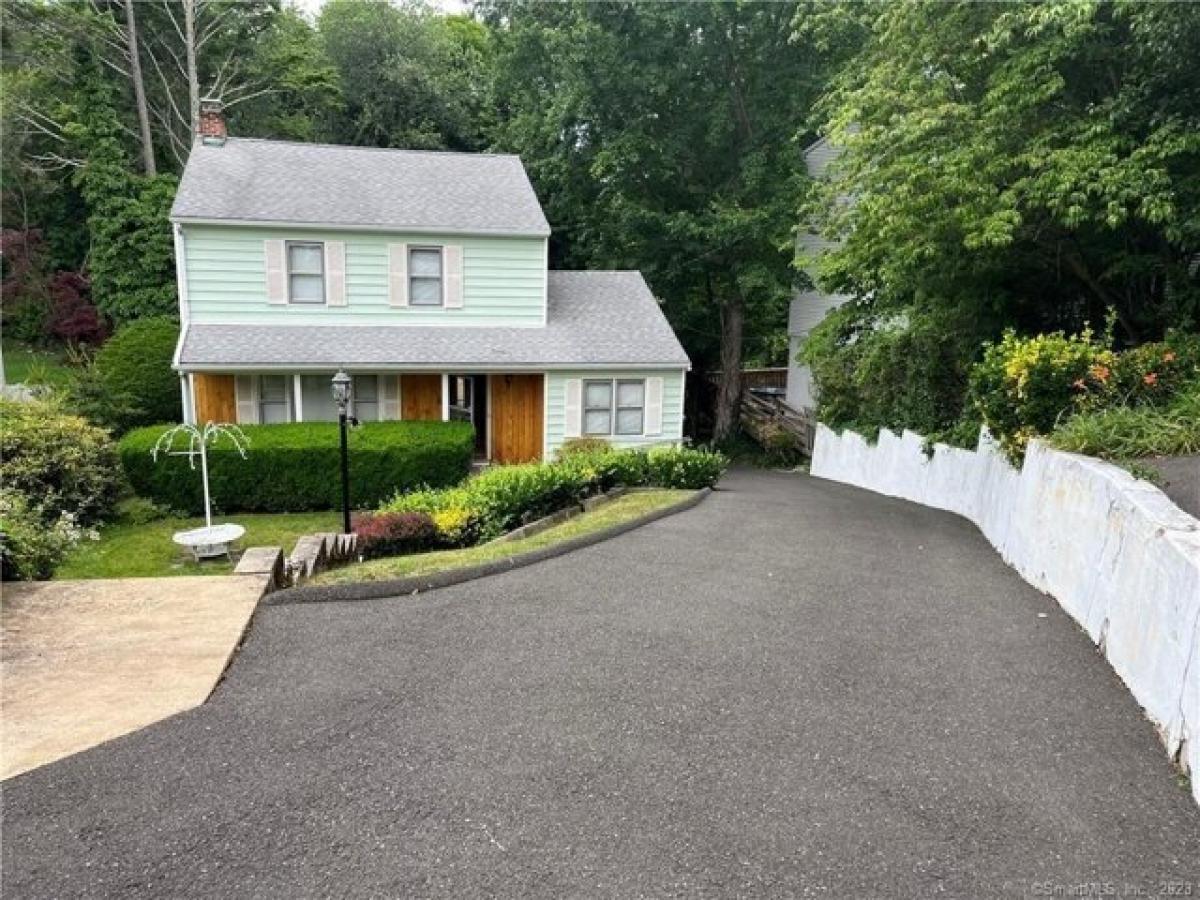 Picture of Home For Sale in Darien, Connecticut, United States