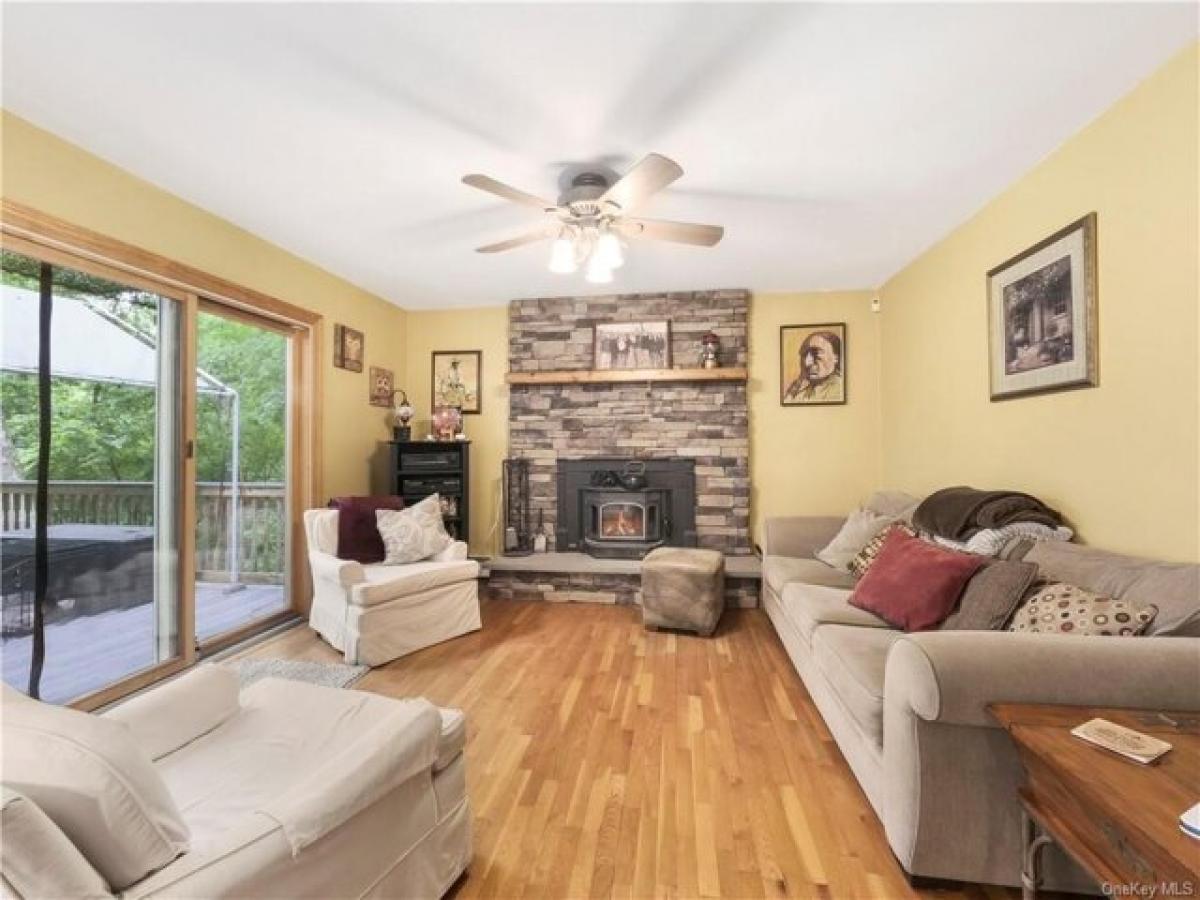 Picture of Home For Sale in Washingtonville, New York, United States