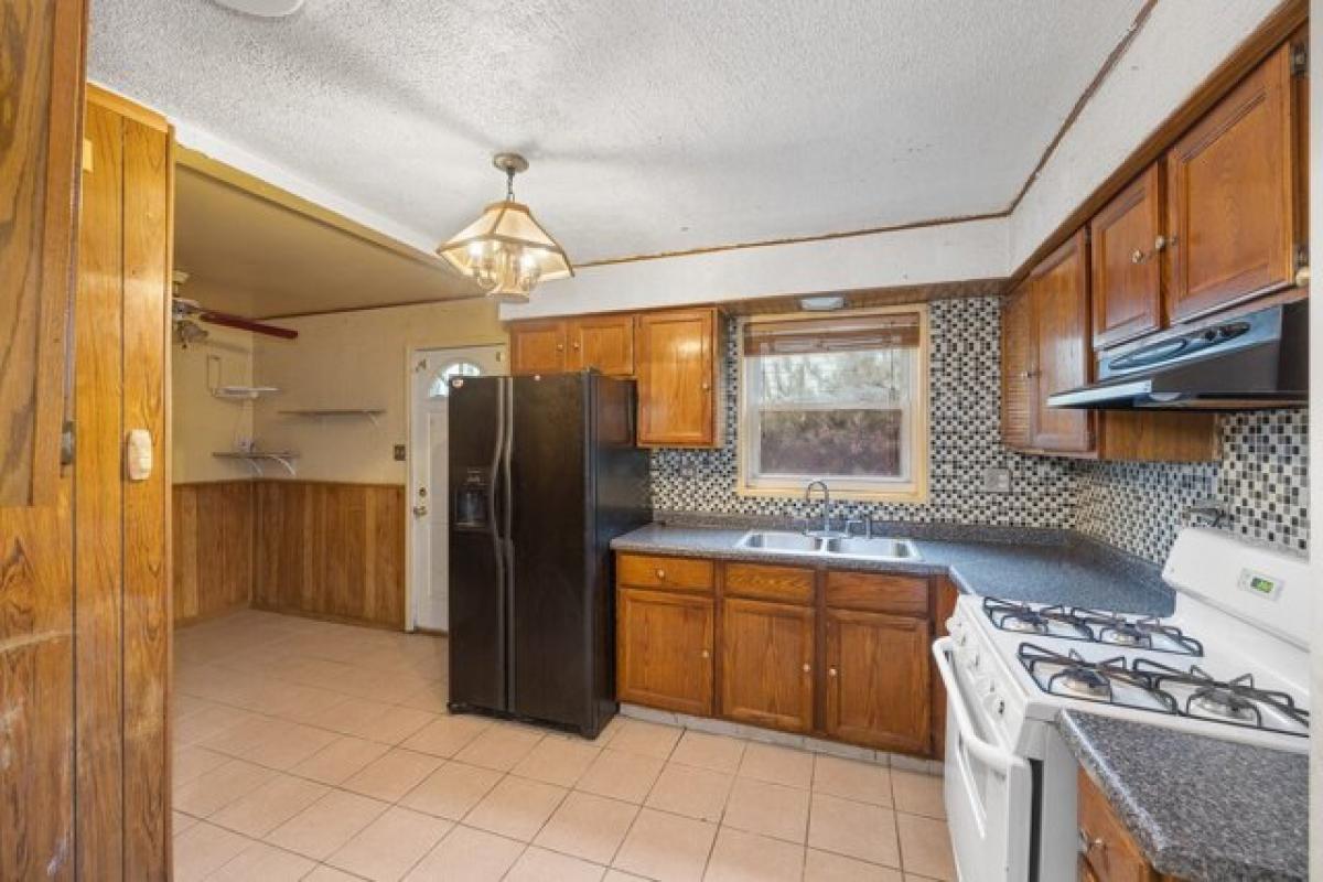 Picture of Home For Sale in Dolton, Illinois, United States