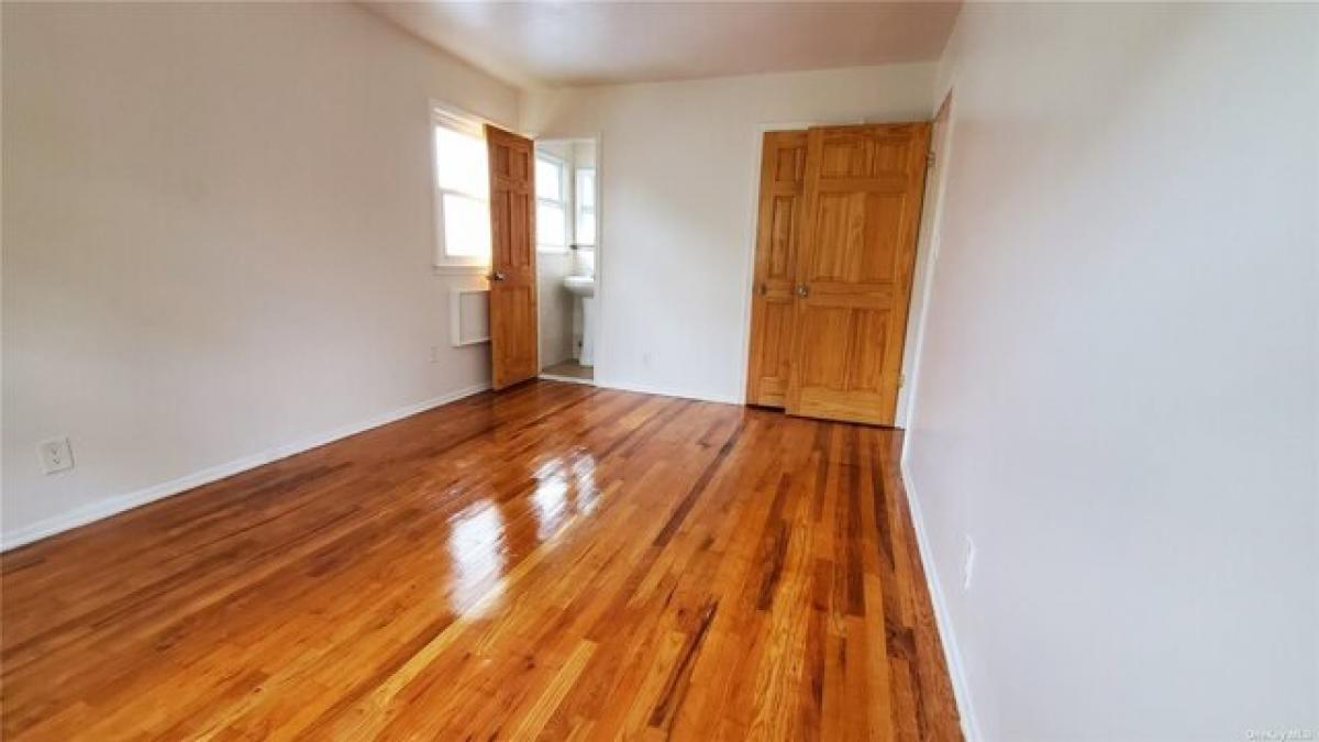 Picture of Home For Rent in Flushing, New York, United States