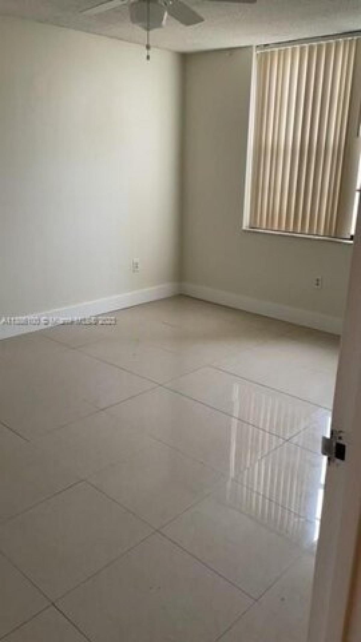 Picture of Home For Sale in Lauderhill, Florida, United States