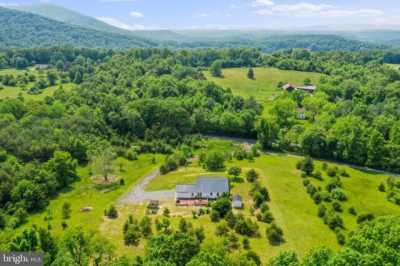 Home For Sale in Hedgesville, West Virginia