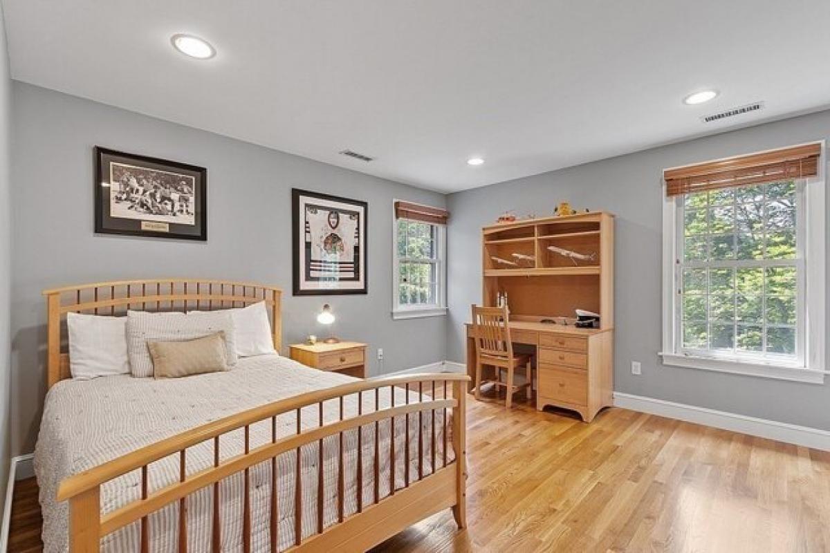 Picture of Home For Sale in North Andover, Massachusetts, United States