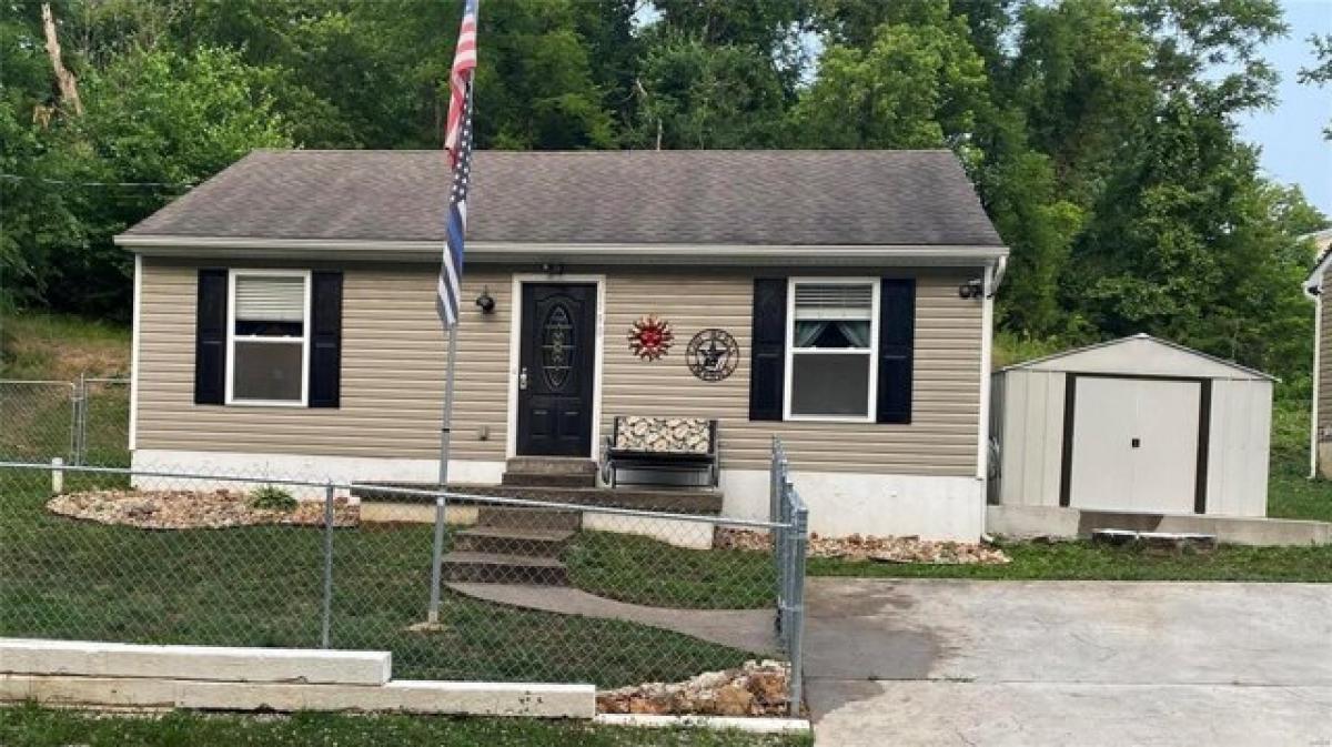 Picture of Home For Sale in De Soto, Missouri, United States