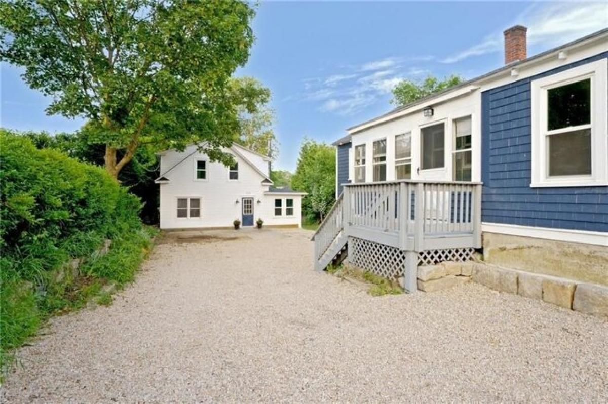 Picture of Home For Sale in South Kingstown, Rhode Island, United States