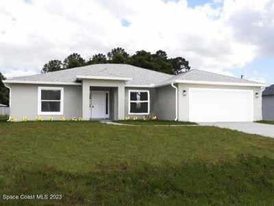 Home For Sale in Palm Bay, Florida
