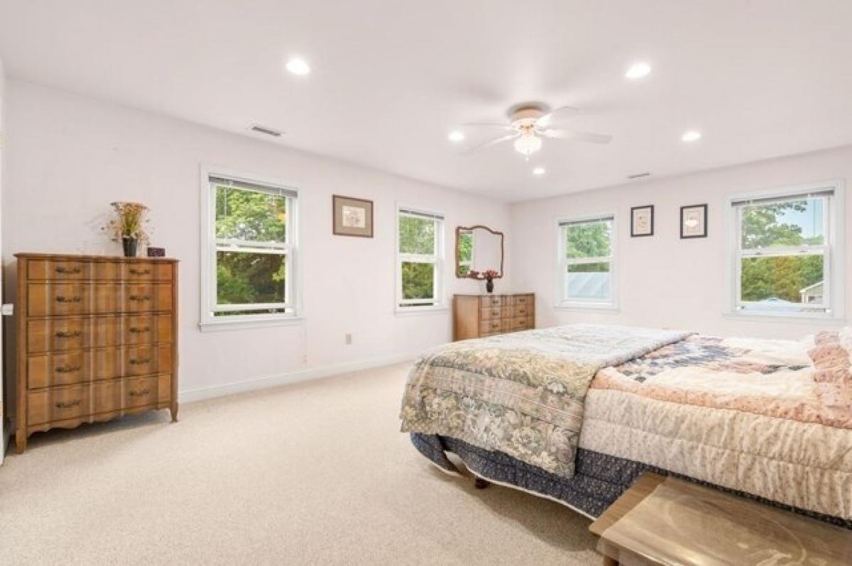 Picture of Home For Sale in Abington, Massachusetts, United States