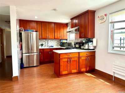 Home For Sale in Oakland Gardens, New York