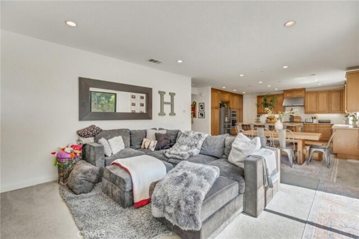 Picture of Home For Sale in Irvine, California, United States