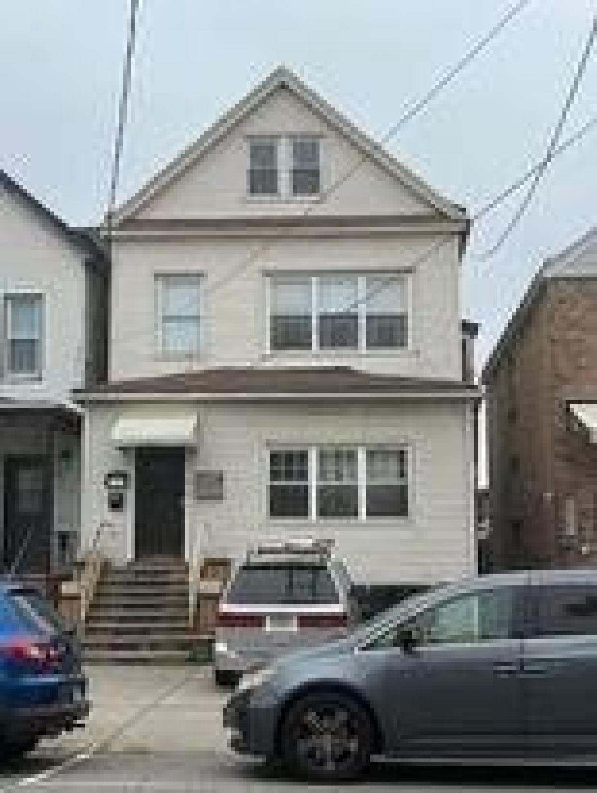 Picture of Home For Sale in Bayonne, New Jersey, United States