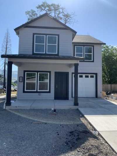 Home For Sale in Phoenix, Oregon