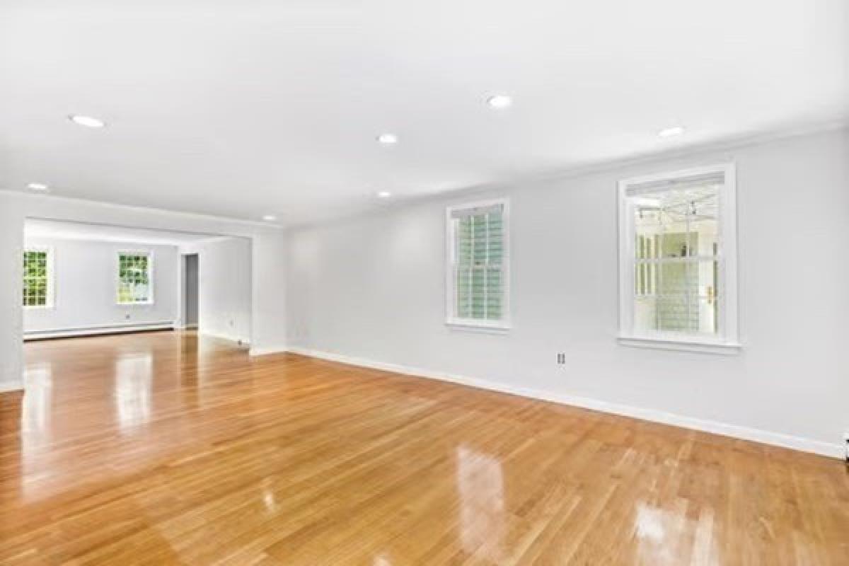 Picture of Home For Sale in Norwell, Massachusetts, United States