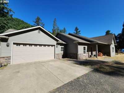 Home For Sale in Yoncalla, Oregon