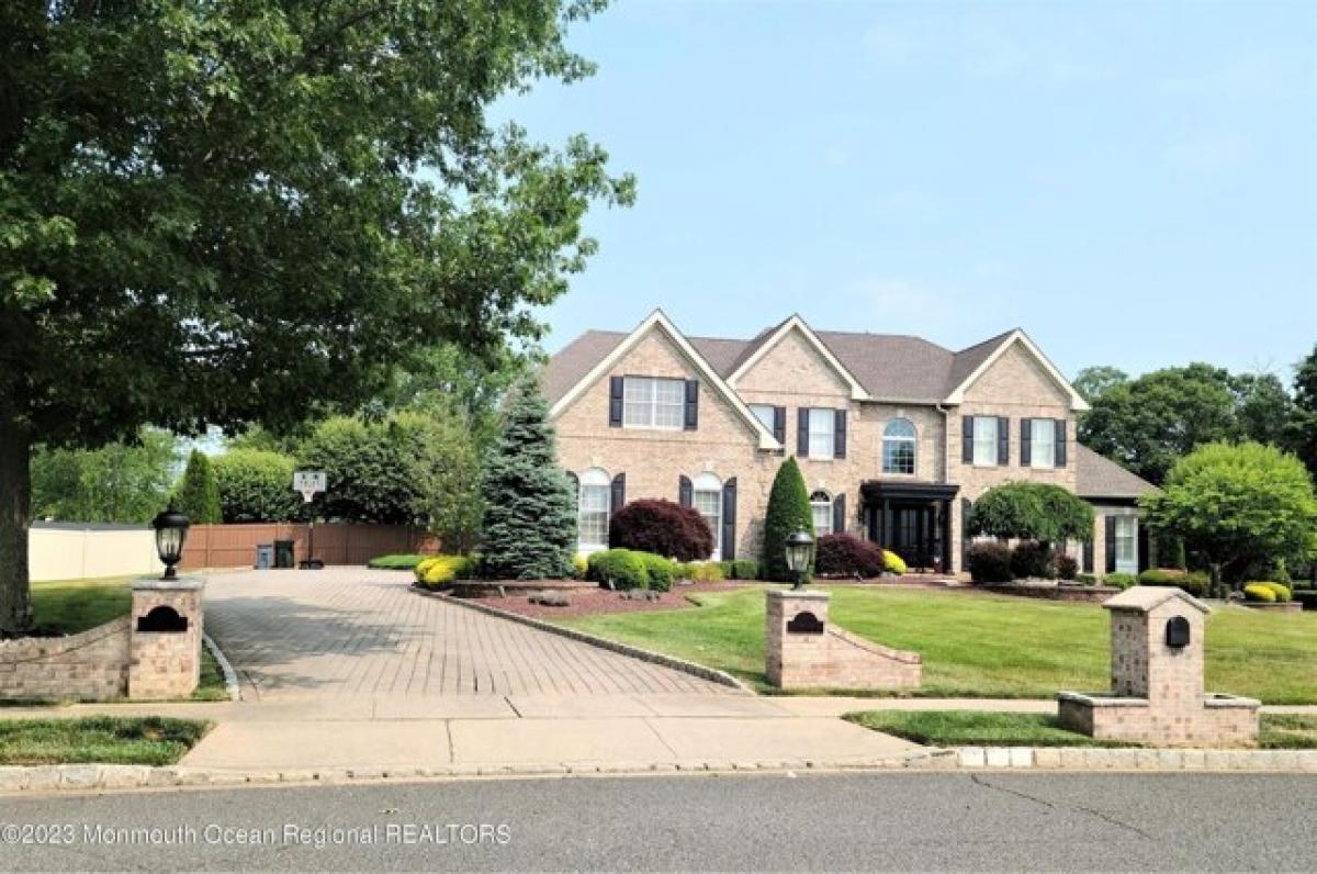 Picture of Home For Sale in Freehold, New Jersey, United States