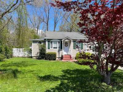 Home For Sale in Mastic Beach, New York