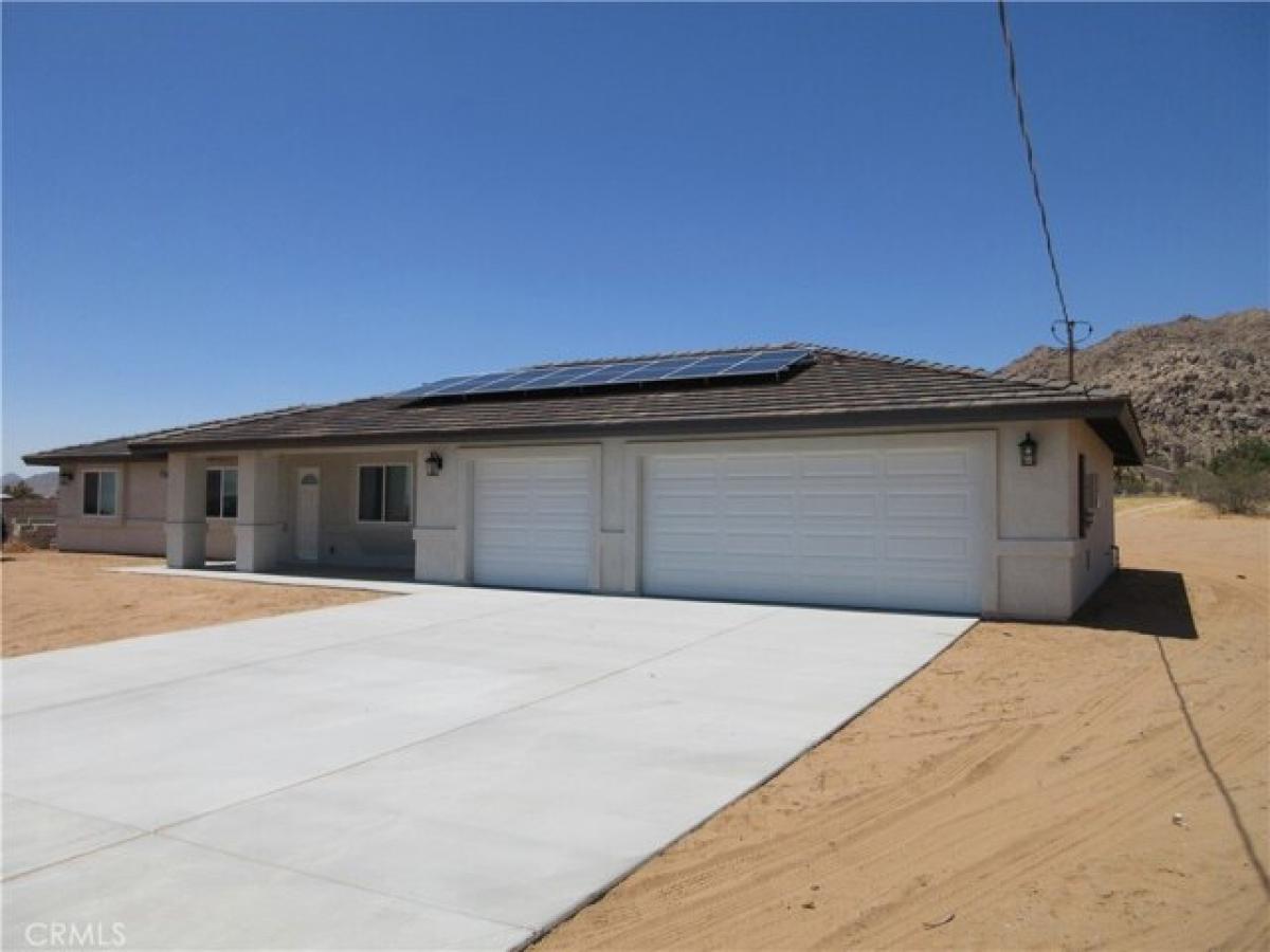 Picture of Home For Sale in Apple Valley, California, United States