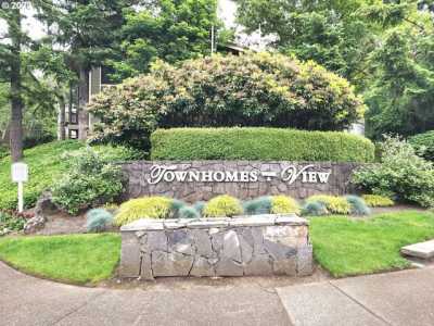 Home For Sale in Clackamas, Oregon