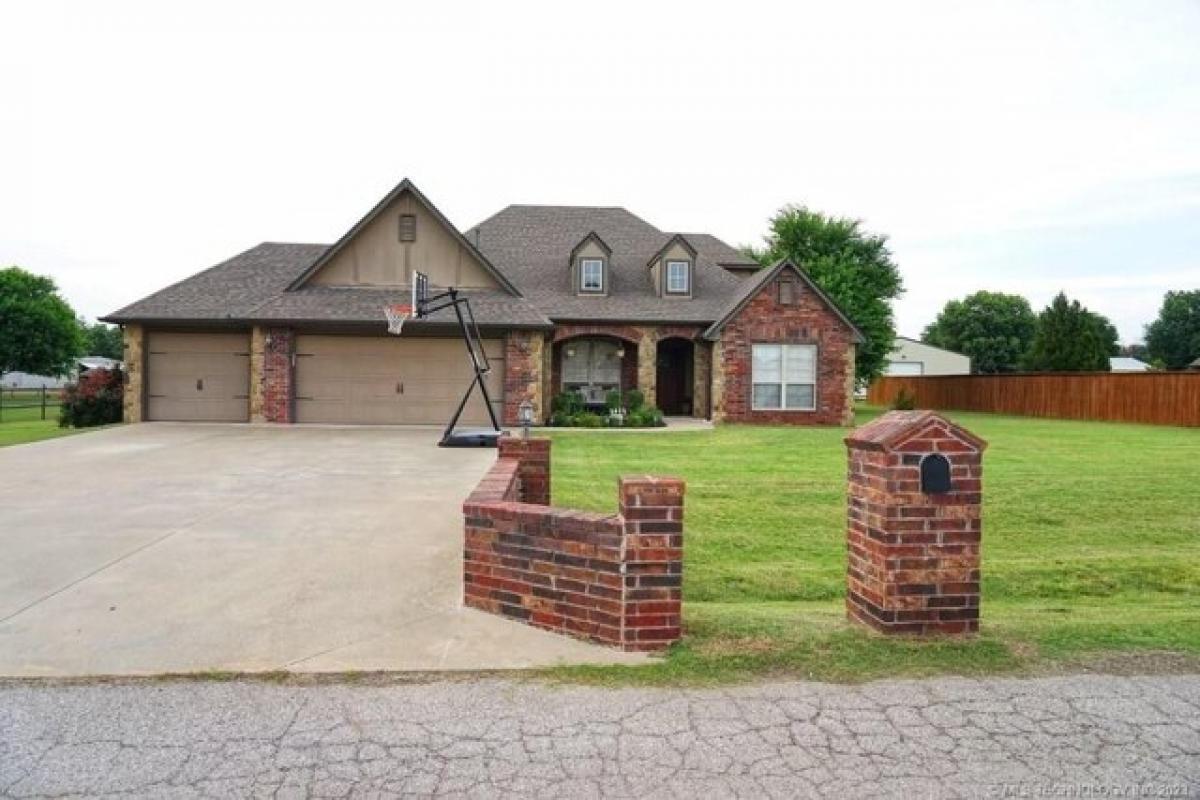 Picture of Home For Sale in Owasso, Oklahoma, United States