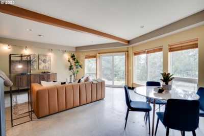 Home For Sale in White Salmon, Washington