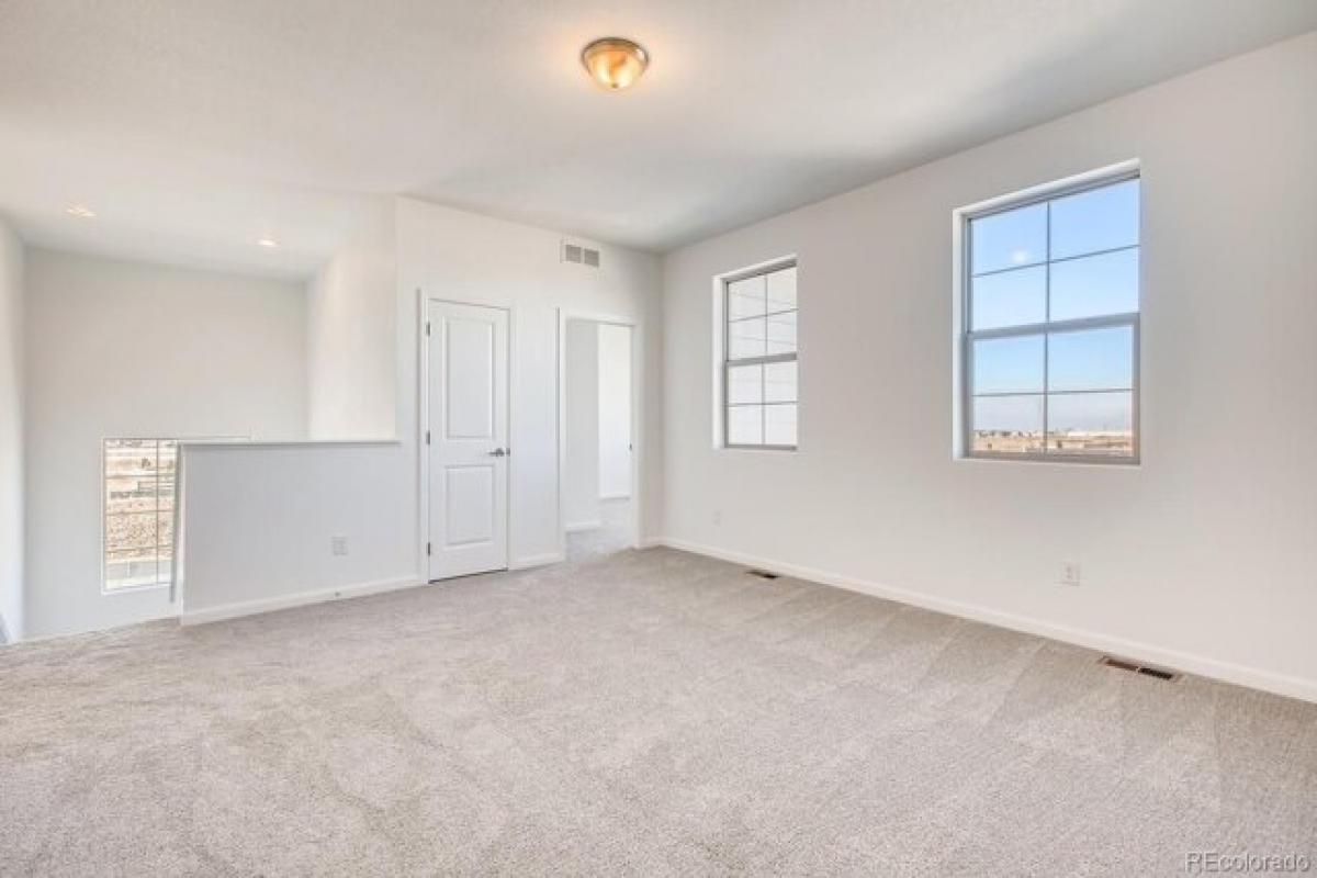 Picture of Home For Sale in Aurora, Colorado, United States