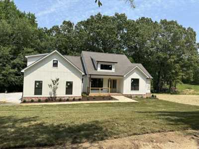 Home For Sale in Burns, Tennessee