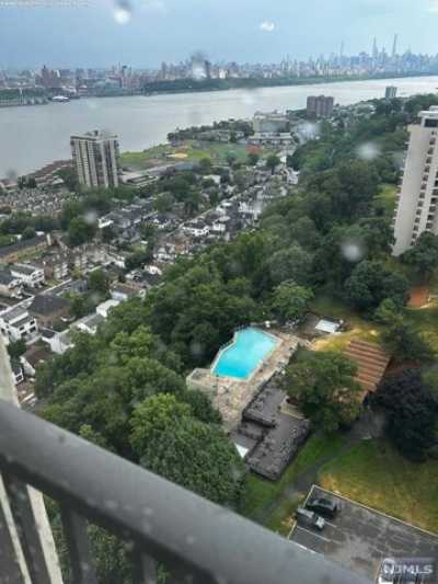 Home For Sale in Fort Lee, New Jersey