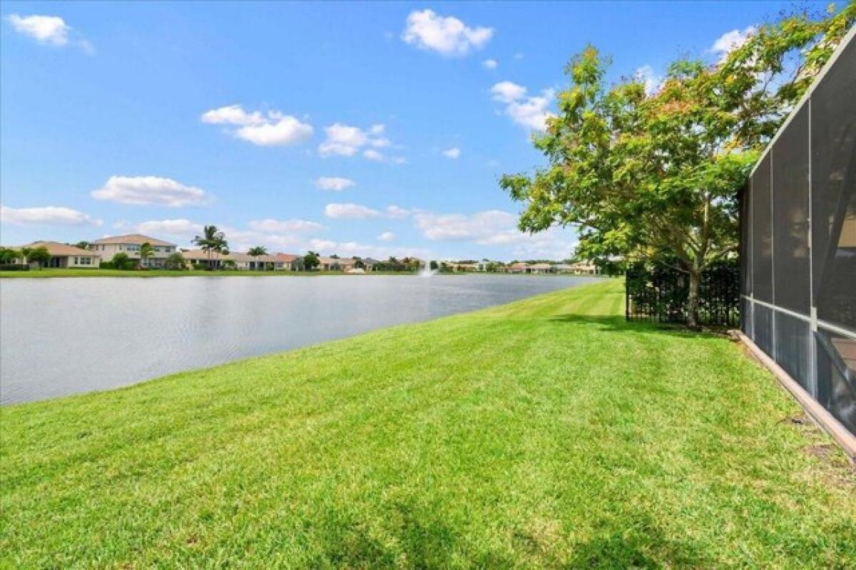 Picture of Home For Sale in Royal Palm Beach, Florida, United States
