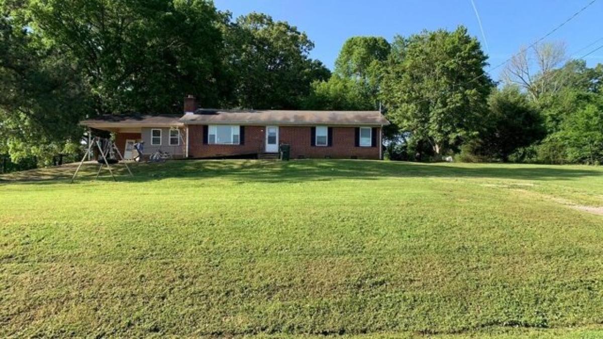 Picture of Home For Sale in Tuscumbia, Alabama, United States