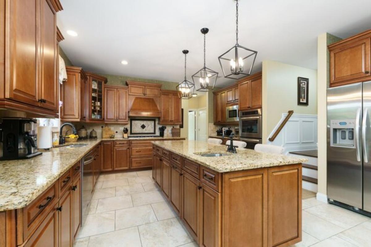 Picture of Home For Sale in Robbinsville, New Jersey, United States