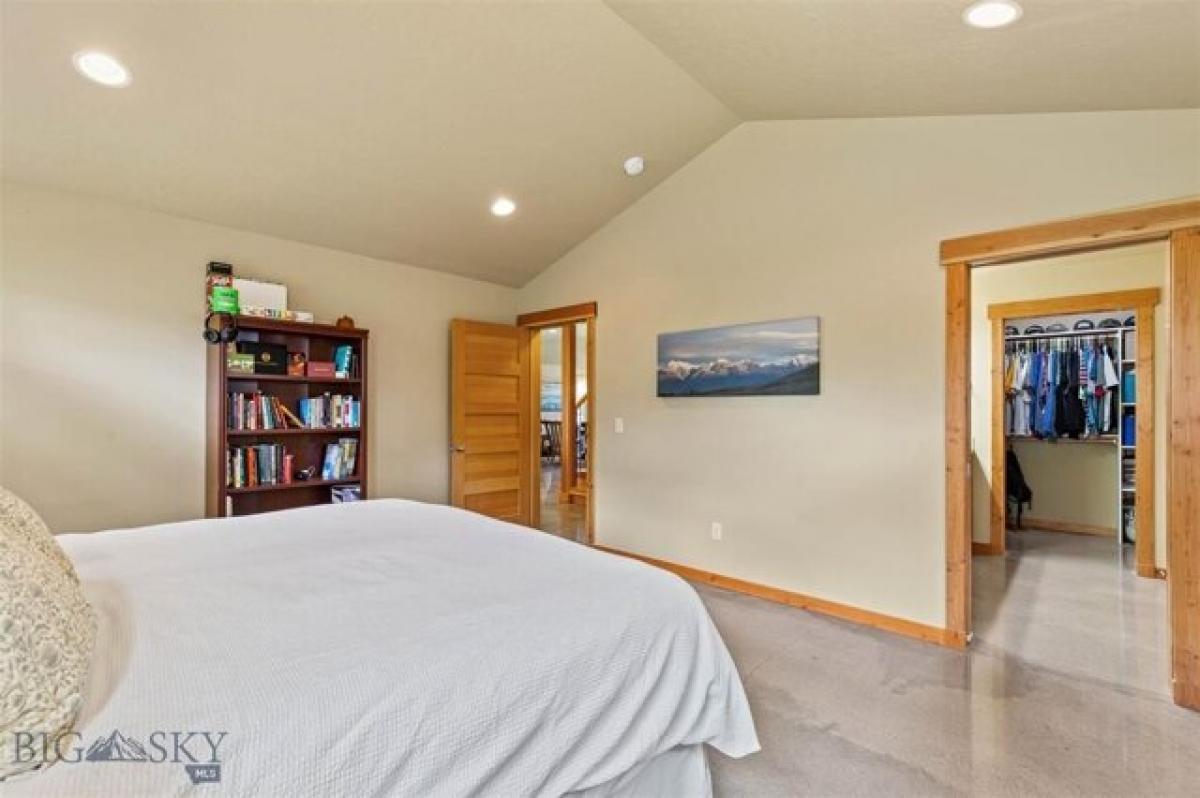 Picture of Home For Sale in Bozeman, Montana, United States