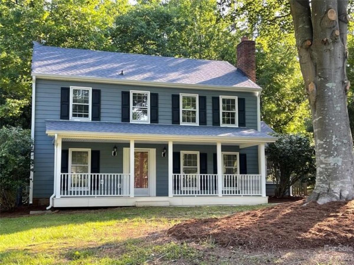 Picture of Home For Sale in Matthews, North Carolina, United States