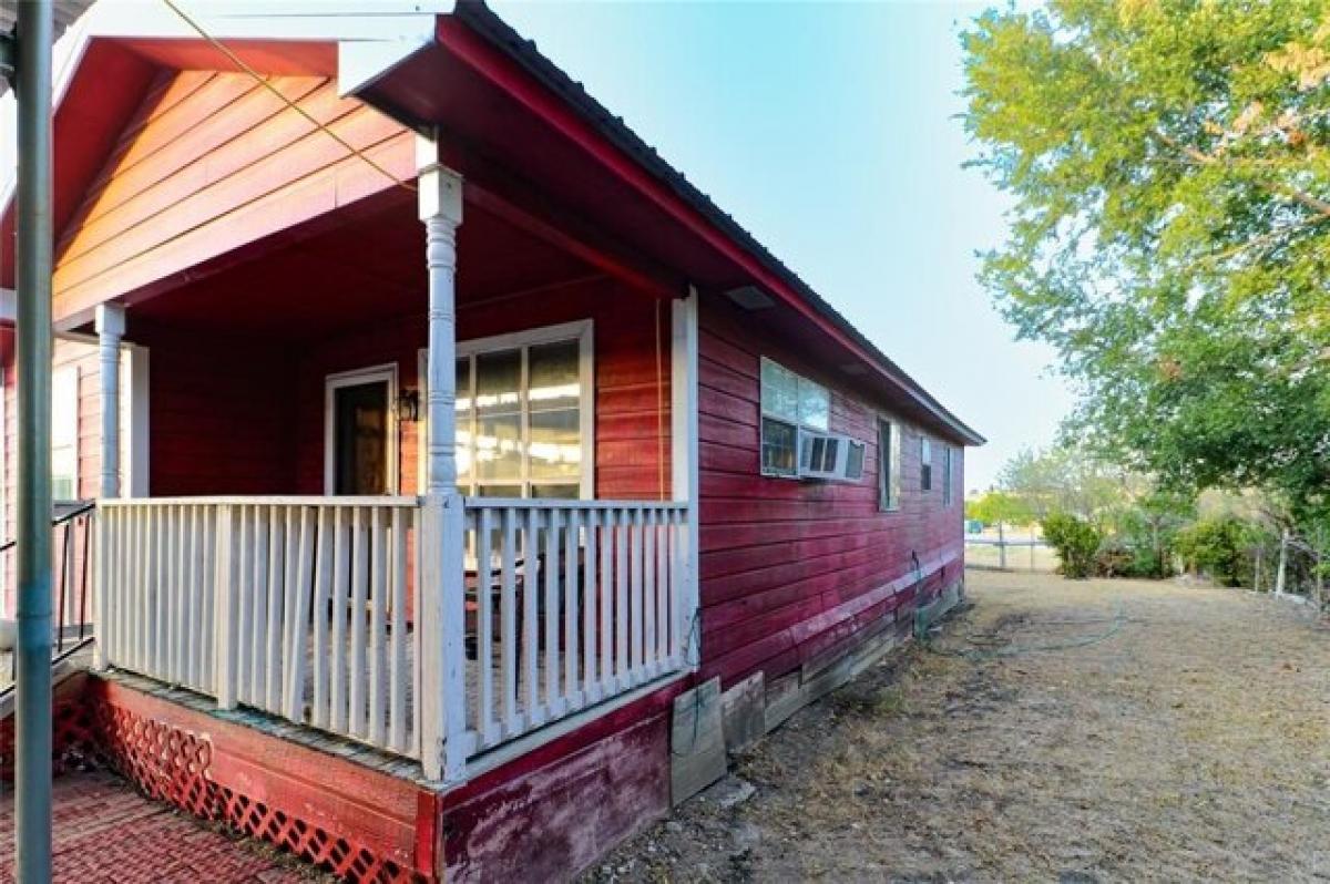 Picture of Home For Sale in Taylor, Texas, United States
