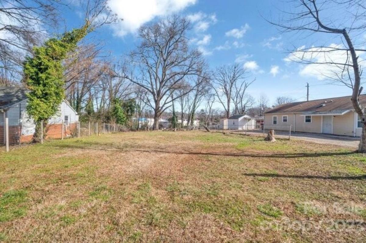 Picture of Residential Land For Sale in Charlotte, North Carolina, United States