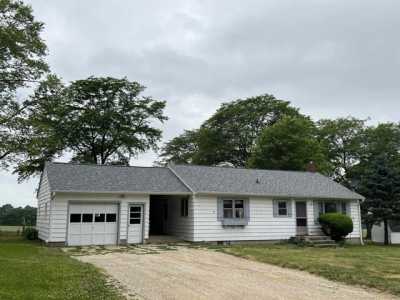 Home For Sale in Pecatonica, Illinois