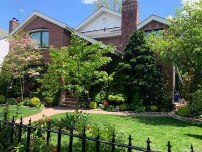 Home For Sale in Flushing, New York