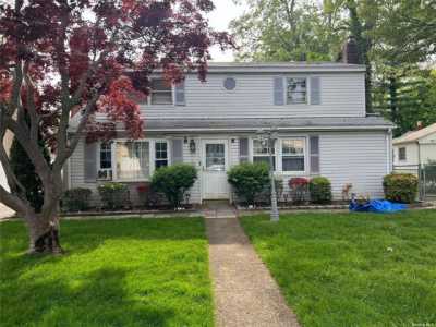 Home For Sale in Merrick, New York