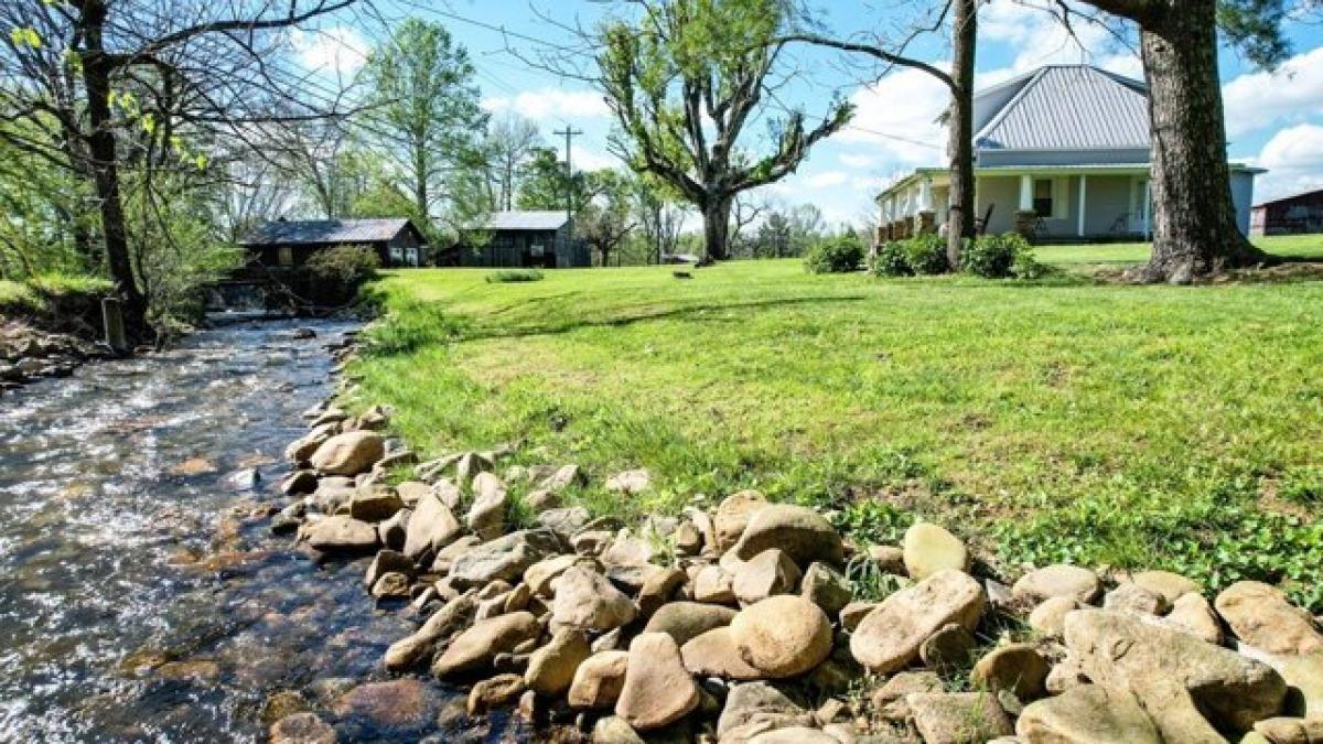 Picture of Home For Sale in Greeneville, Tennessee, United States