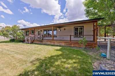 Home For Sale in Powell Butte, Oregon