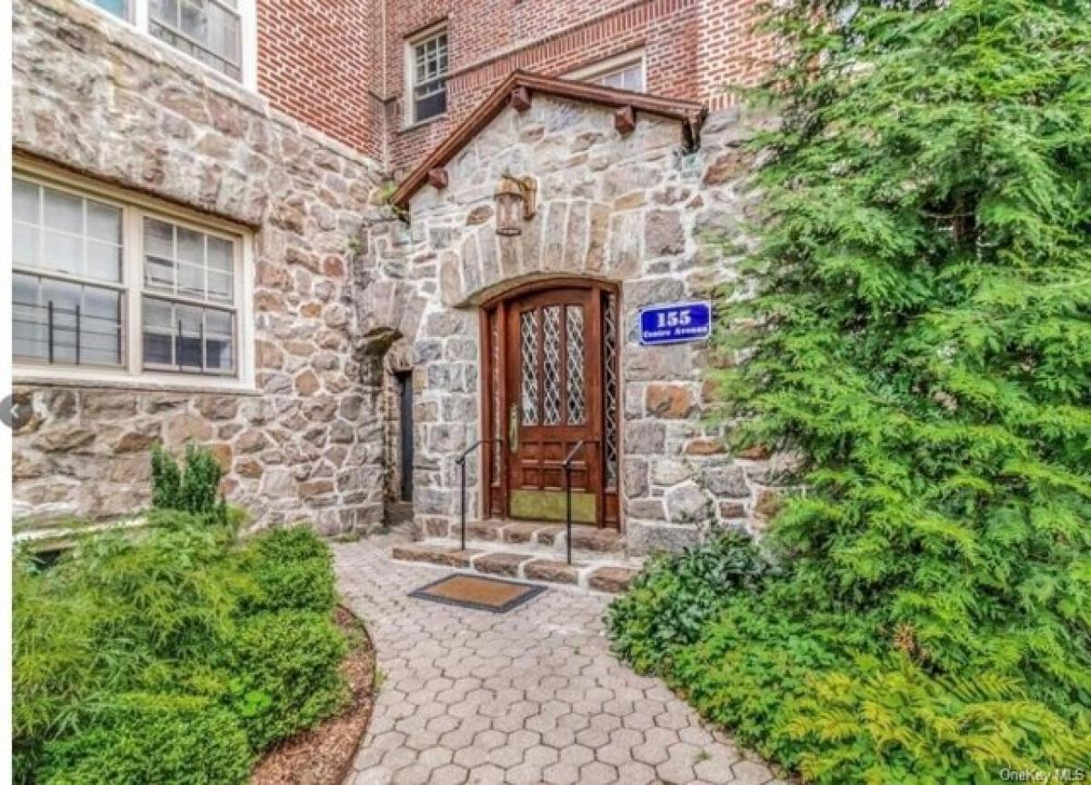 Picture of Home For Sale in New Rochelle, New York, United States