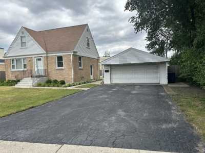 Home For Sale in Des Plaines, Illinois