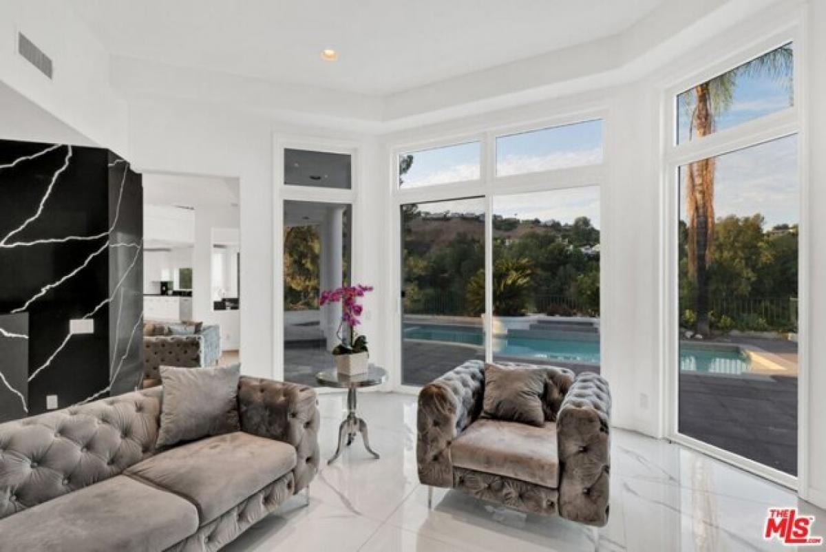 Picture of Home For Sale in Calabasas, California, United States