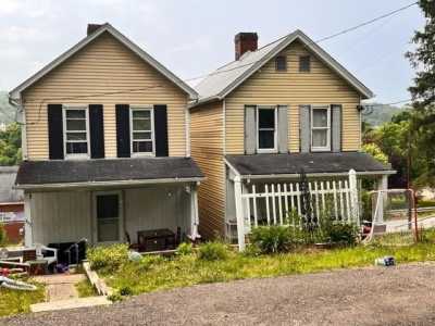 Home For Sale in Belle Vernon, Pennsylvania